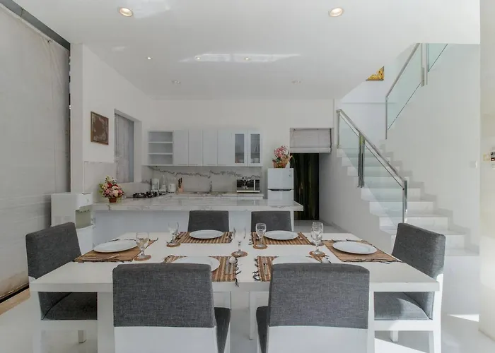Superb 3 Bed Villa, Walk To Beach, Fast Wi-fi, Villa *