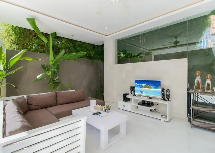 Superb 3 Bed Villa, Walk To Beach, Fast Wi-fi,