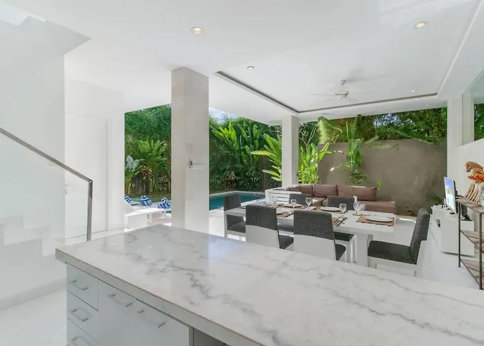 Superb 3 Bed Villa, Walk To Beach, Fast Wi-fi, Villa *