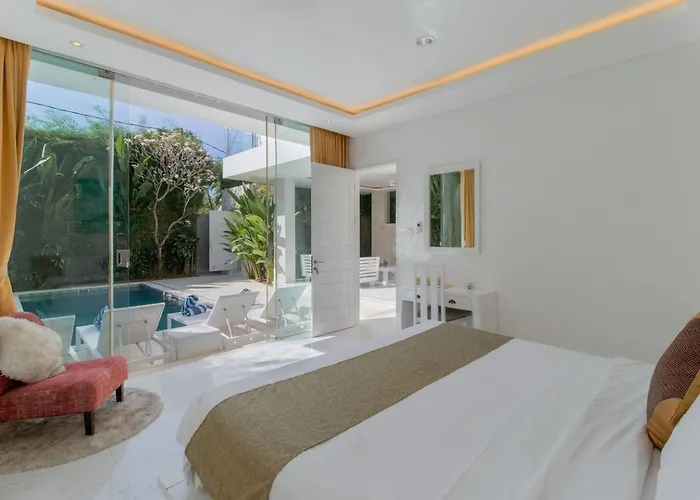 Superb 3 Bed Villa, Walk To Beach, Fast Wi-fi, Villa Seminyak