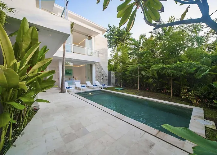 Superb 3 Bed Villa, Walk To Beach, Fast Wi-fi, * Seminyak