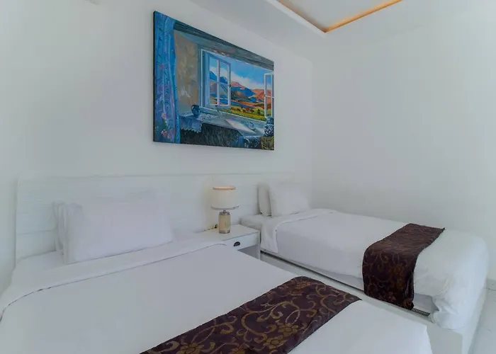 Superb 3 Bed Villa, Walk To Beach, Fast Wi-fi,