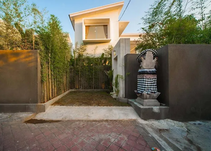 Superb 3 Bed Villa, Walk To Beach, Fast Wi-fi, Villa