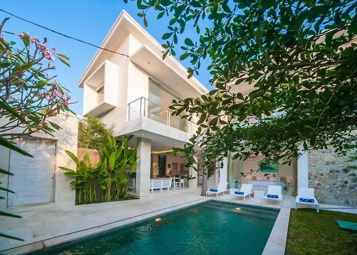 Villa Superb 3 Bed Villa, Walk To Beach, Fast Wi-fi, *