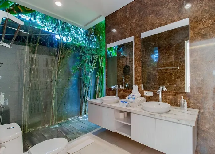 Superb 3 Bed Villa, Walk To Beach, Fast Wi-fi, Villa Seminyak
